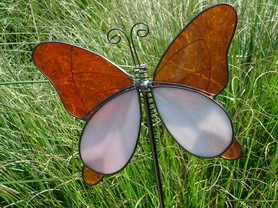 Gartenstecker-grosser-Schmetterling