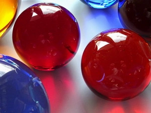 Kristallglaskugeln 120mm, klar und farbig