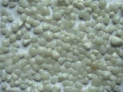 Glaskiesel gerundet, weiß-opak 3-6 mm/1 kg