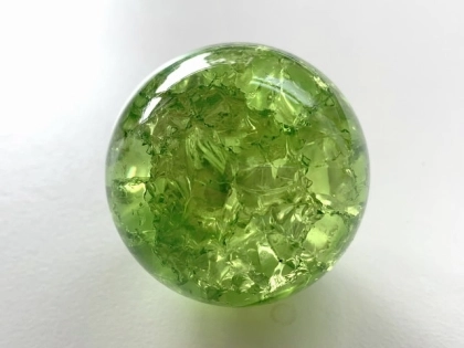 Kristallglaskugel 40 mm, grün - Splittereffekt, oberflächeneingefärbt