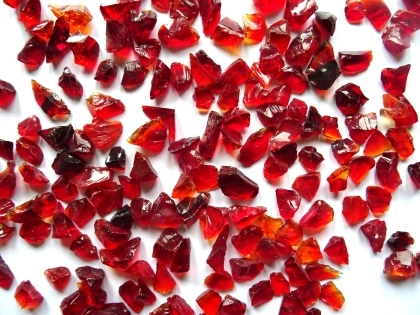 Glassteine rubinrot, ca. 3-6 mm, trocken