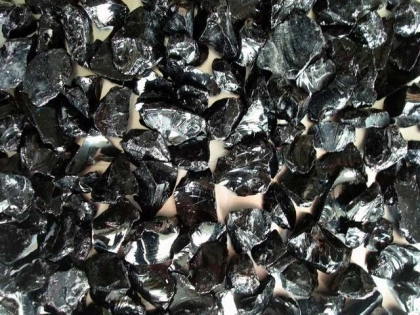 Glassteine schwarz, ca. 10-20 mm, trocken