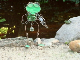 Garden Stakes in Green Frog Design