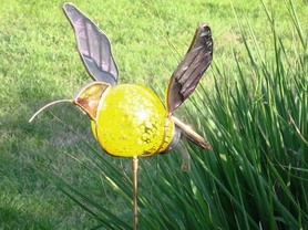 Garden Stake Bird Design