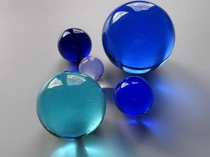 Kristallglaskugeln 80mm, farbig und klar