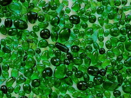 Glaskiesel-gerundet dunkelgruen-3-6mm-25-kg