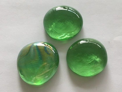 Glass Pebbles 28-30 mm Light Green | Shimmering Surface | 1 Kg | Glass Nuggets