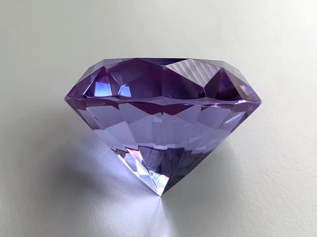 synthetisches Kristallglas 62 1 Glasdiamanten hell-violett 10 mm facettenschiff