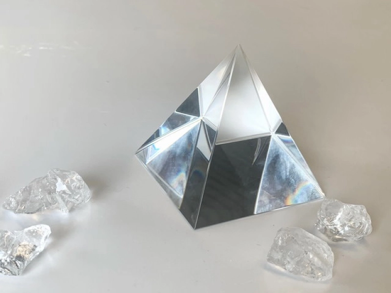Kristallglaspyramide klar, 80 mm hoch